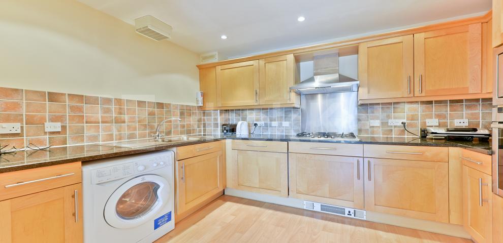 			NEW INSTRUCTION , 2 Bedroom, 1 bath, 1 reception Apartment			 Bentham House Falmouth Road, Borough